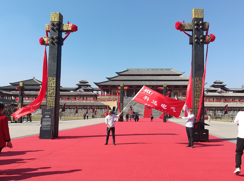 Kexro 0 န်ထမ်းများသည် Hengdian စတူဒီယိုများတွင်ကစားသည်။